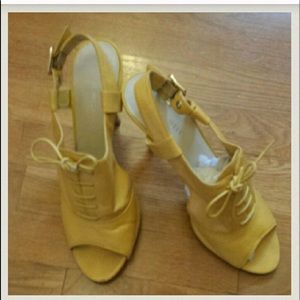 👠Yellow Heels 👠